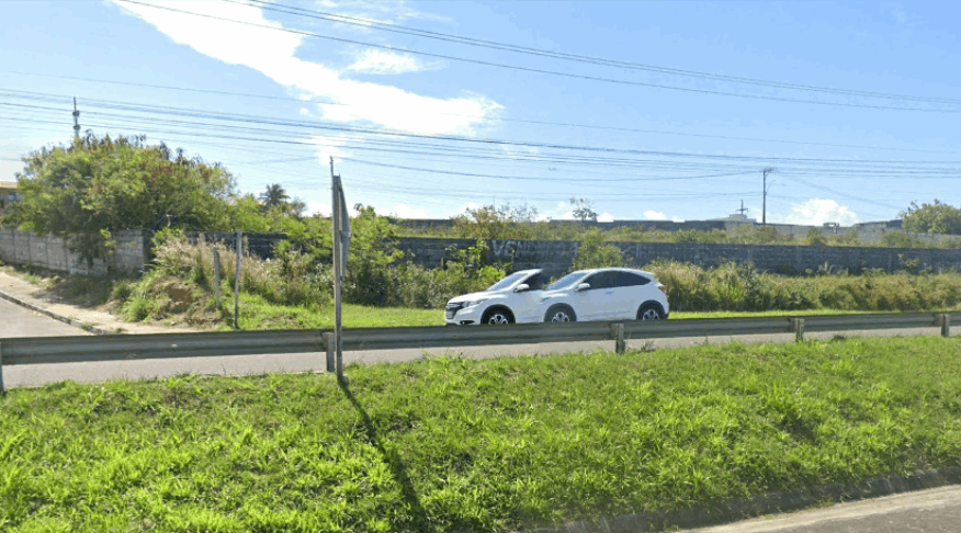 Terreno de Esquina com 3 Frentes na BA-099 em Arembepe – Em Frente ao Condomínio Interlagos