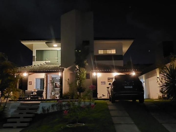 Casa de alto padrão à venda no Alphaville Litoral Norte 1