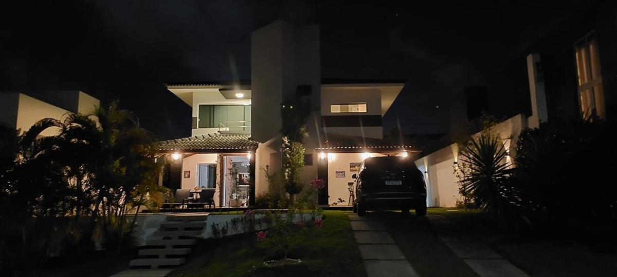 Casa de alto padrão à venda no Alphaville Litoral Norte 1