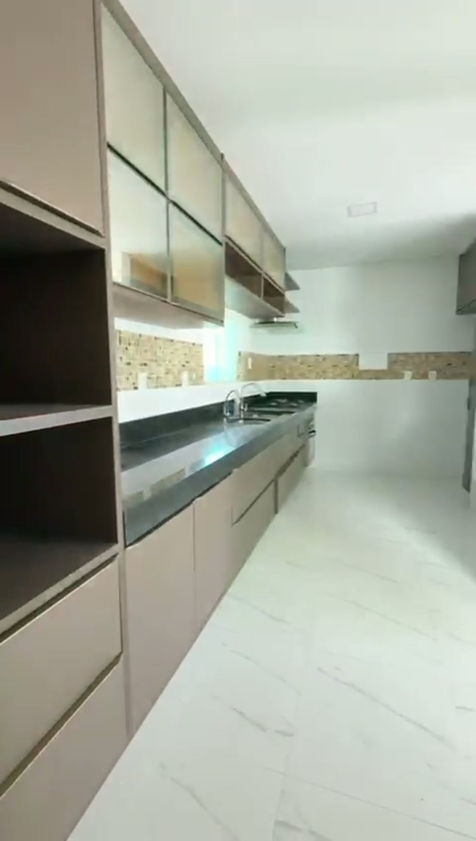Casa à venda com 3 quartos, 3 banheiros, 2 vagas e 117m² no Caji em Lauro de Freitas, Lauro de Freitas (BA) — foto 5 de 8