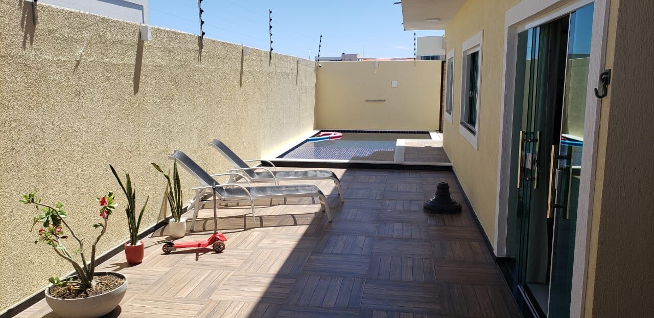 Casa à venda em Buraquinho — 3 quartos · 3 suítes · 3 vagas · 150 m²