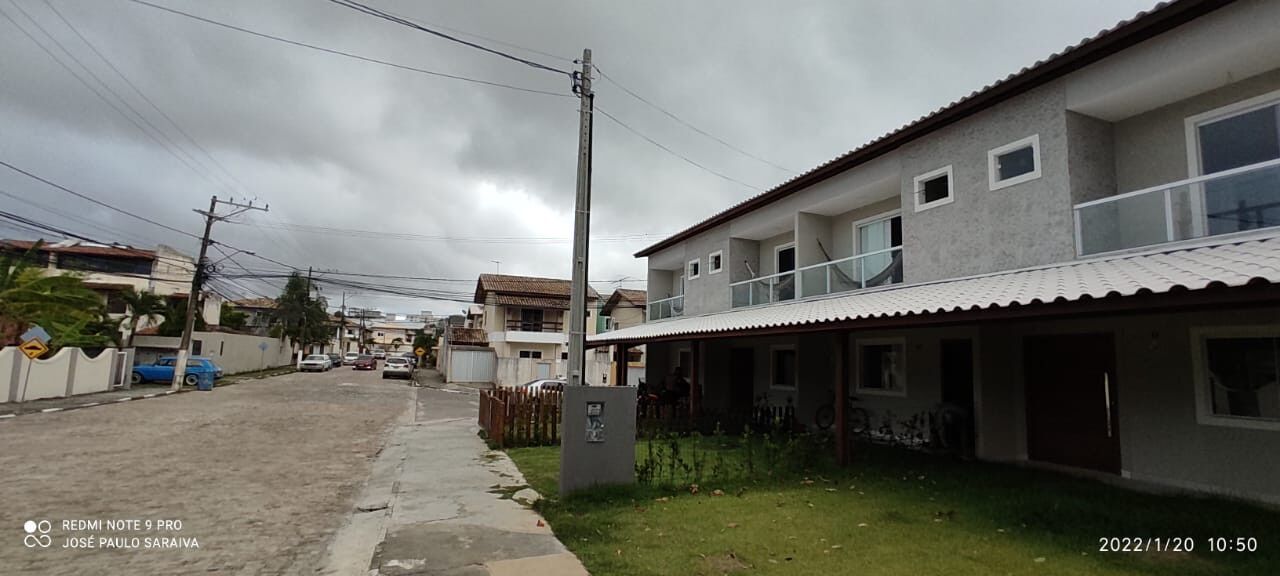 Casa à venda em Buraquinho — 3 quartos · 1 suíte · 4 vagas · 125 m²