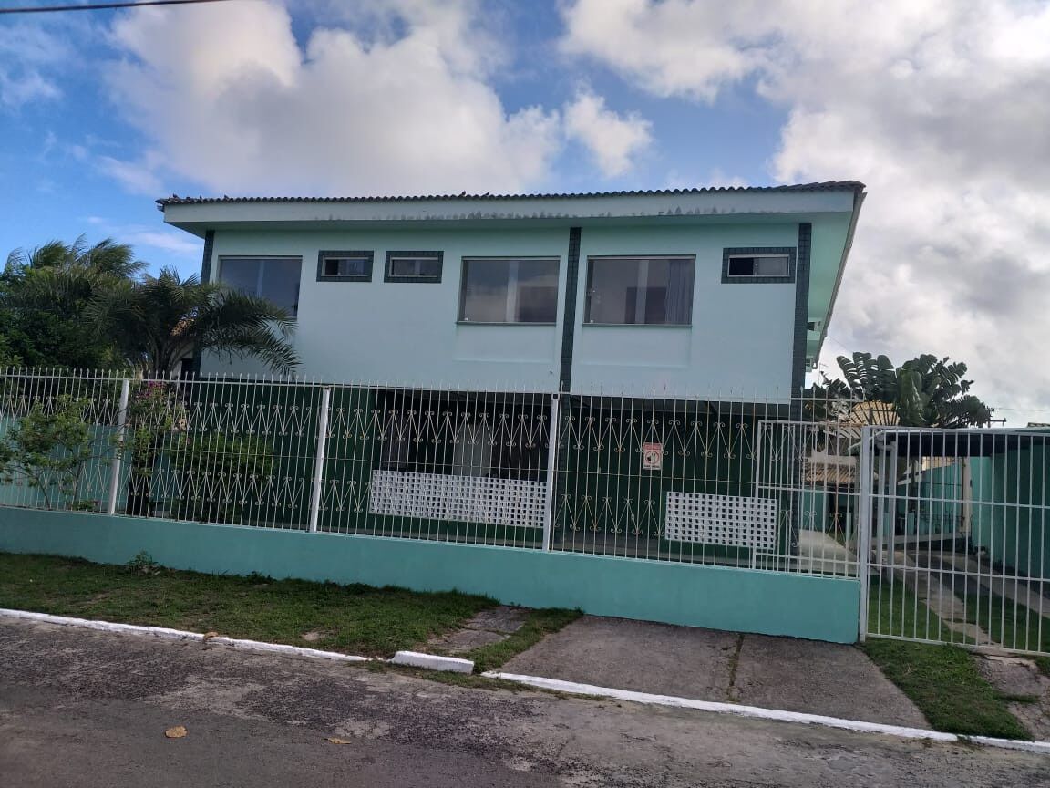 Casa à venda em Vilas do Atlântico — 10 quartos · 10 suítes · 4 vagas · 204 m²